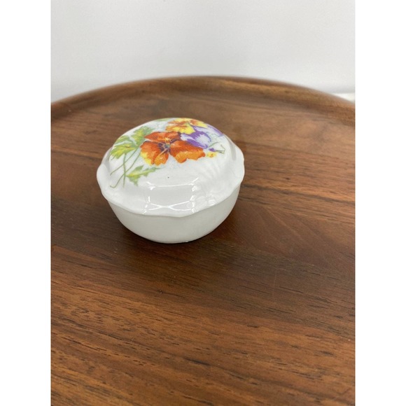 Floral Trinket Box Small ceramic porcelain - Picture 2 of 6